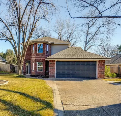 3813 Devonaire Dr, Aledo, TX 76008