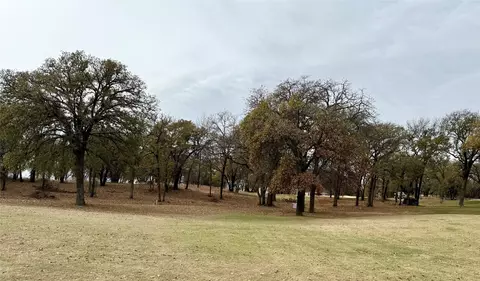 318 Rivercrest Dr, Nocona, TX 76255