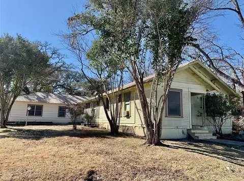 108 S Race St, Lampasas, TX 76550