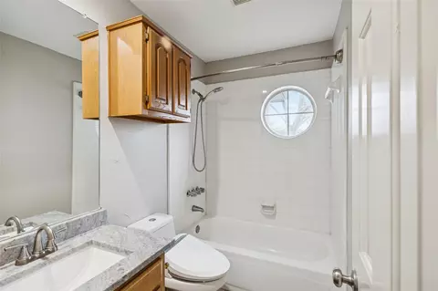 Bath - 356 Arbor Ct, Euless, TX 76039 photo 3 of 3
