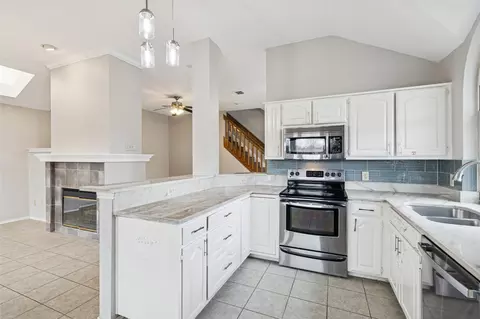 Kitchen - 356 Arbor Ct, Euless, TX 76039 photo 4 of 4