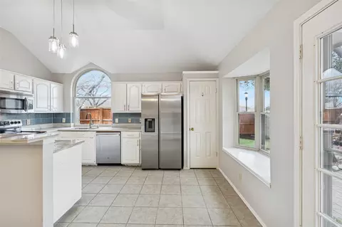 Kitchen - 356 Arbor Ct, Euless, TX 76039 photo 1 of 4