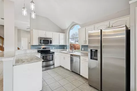 Kitchen - 356 Arbor Ct, Euless, TX 76039 photo 2 of 4