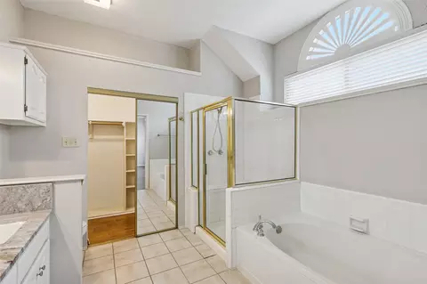 Bath - 356 Arbor Ct, Euless, TX 76039 photo 2 of 3