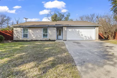 1901 Sabine Pass Ln, Arlington, TX 76006