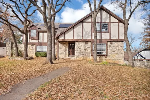 1818 Burr Oak St, Arlington, TX 76012