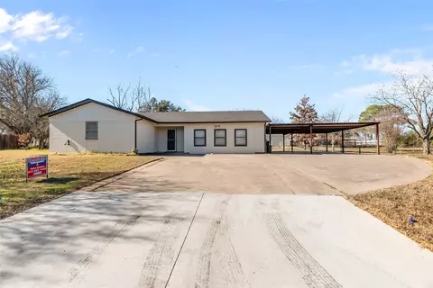204 Thomas St, Joshua, TX 76058
