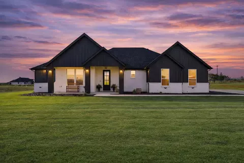 100 Buddy Ct, Millsap, TX 76066