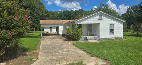 Exterior - 409 Elm St, Springhill, LA 71075 photo 2 of 4