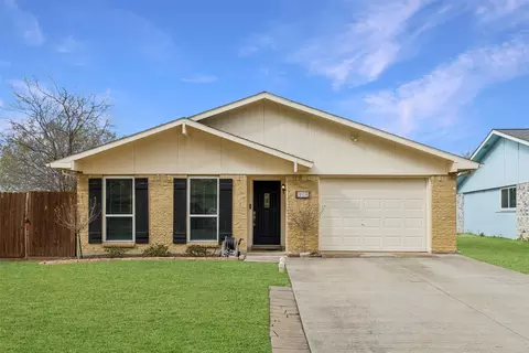 2919 Rayswood Dr, Carrollton, TX 75007