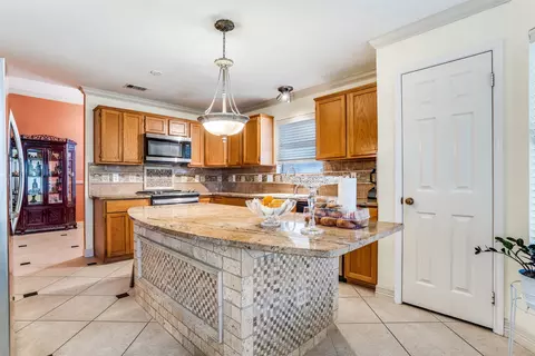 1805 Pecan View Dr, Garland, TX 75040