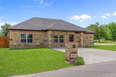 801 Comanche Cove Dr, Granbury, TX 76048