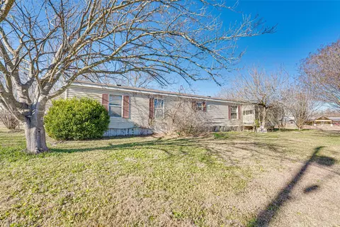 100 Zodiac Strait Rd, Ferris, TX 75125