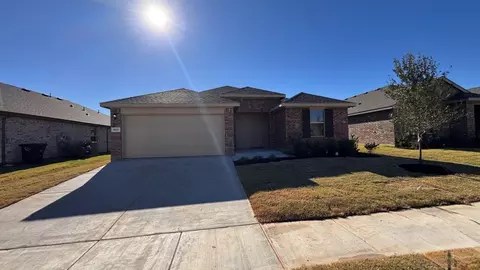 525 Arroyo Dr, Cleburne, TX 76033
