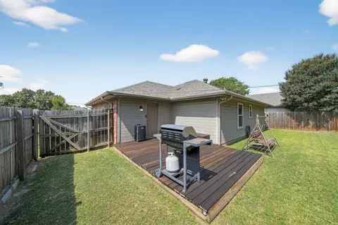 Exterior - 604 Mcanear St, Cleburne, TX 76033 photo 7 of 7