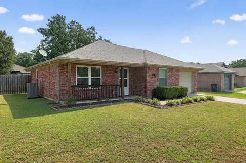 Exterior - 604 Mcanear St, Cleburne, TX 76033 photo 2 of 7