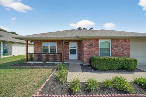 604 Mcanear St, Cleburne, TX 76033