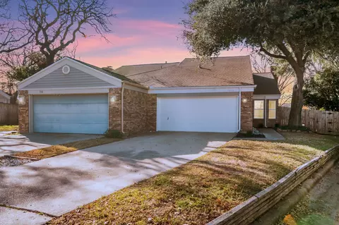 5306 San Mateo Ct, Arlington, TX 76017