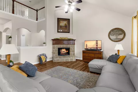 221 Villanova Dr, Van Alstyne, TX 75495