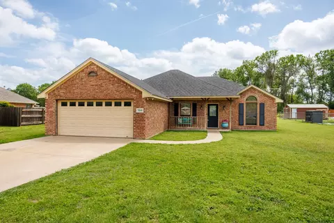 704 Janis St, Granbury, TX 76049