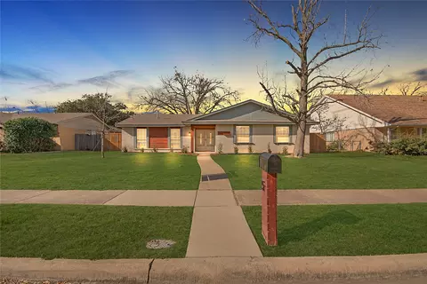 5 Green View Cir, Richardson, TX 75081