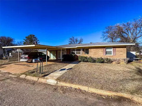 304 SE 2nd St, Knox City, TX 79529