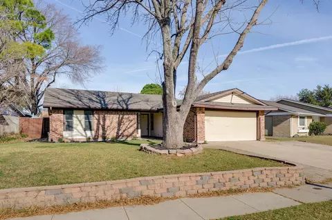 310 E Springdale Ln, Grand Prairie, TX 75052
