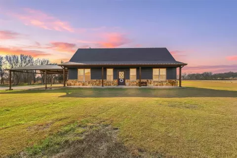 689 Stafford Rd, Italy, TX 76651