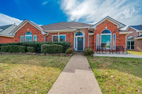 2102 Greenview Dr, Carrollton, TX 75010