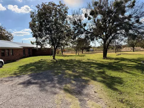 300 Fm 310, Aquilla, TX 76622