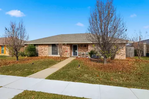 1519 Rocky Point Dr, Lewisville, TX 75077
