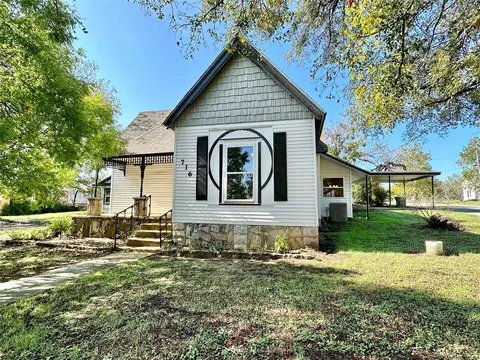 716 N Mesquite St, Hico, TX 76457