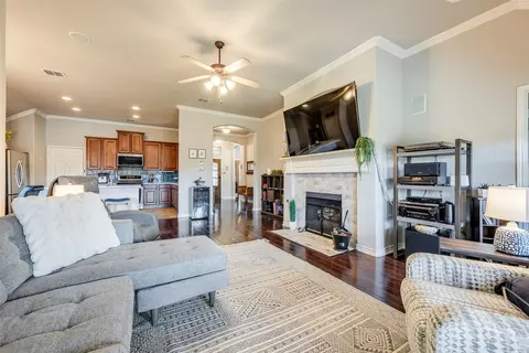 15625 Gatehouse Dr, Roanoke, TX 76262