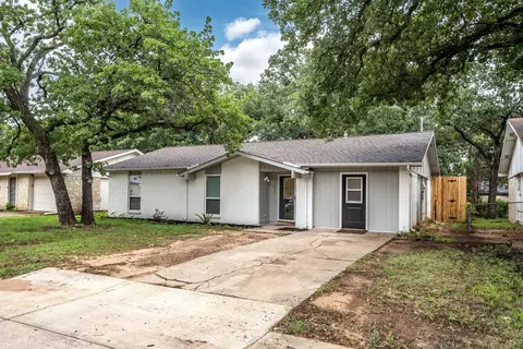 1050 Winterwood Dr, Lewisville, TX 75067