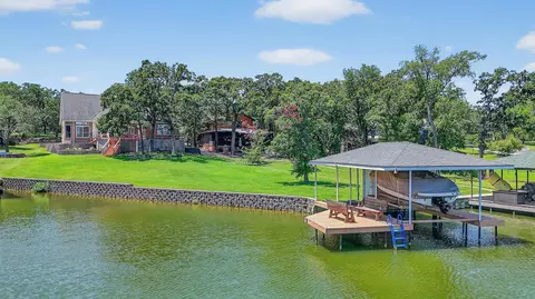 214 Kiowa Dr E, Lake Kiowa, TX 76240