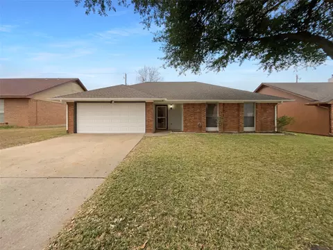 1617 N Bent Tree Trl, Grand Prairie, TX 75052