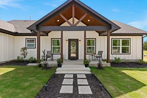 710 Valek Rd, Ennis, TX 75119