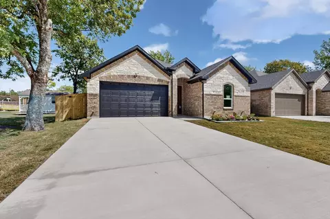 806 S Sherman St, Ennis, TX 75119