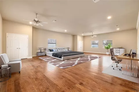 102 Bowie Cv, Gainesville, TX 76240