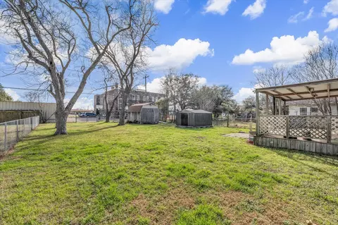 Exterior - 704 E Mclennan Ave, Mart, TX 76664 photo 6 of 7