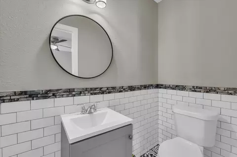 Bath - 704 E Mclennan Ave, Mart, TX 76664 photo 3 of 3