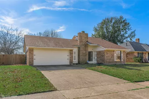5702 Golden Meadows Dr, Bossier City, LA 71112