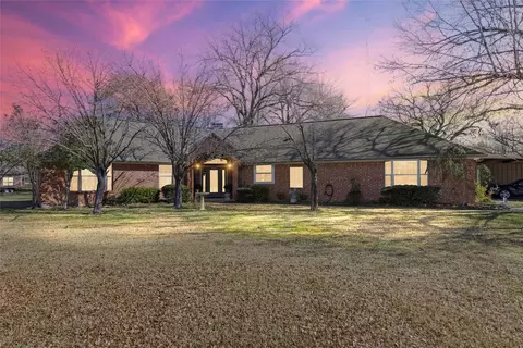 3135 Woodglen Dr, Commerce, TX 75428