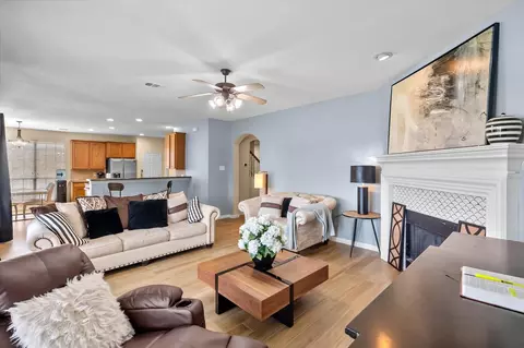 2585 Shoreview Dr, Grand Prairie, TX 75054