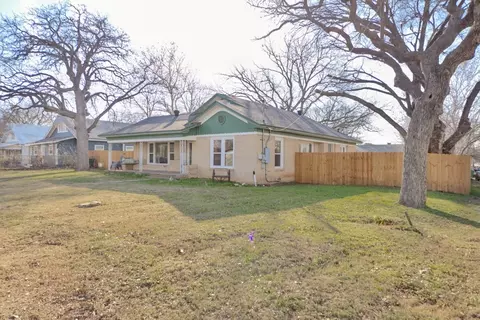 517 W Lamar St, Alvord, TX 76225