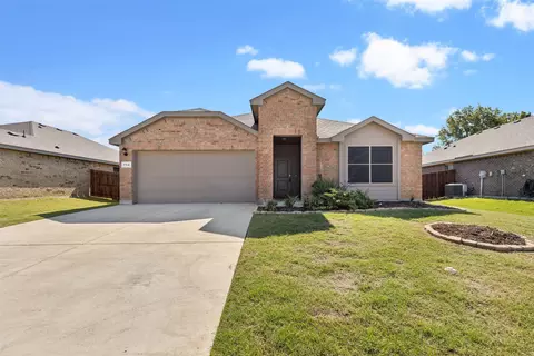 714 Wolf Creek Dr, Cleburne, TX 76033