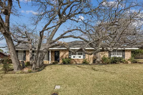 432 Hillview Dr, Hurst, TX 76054