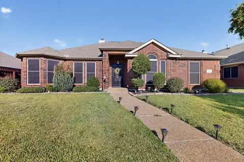 805 Kathryn Dr, Lewisville, TX 75067