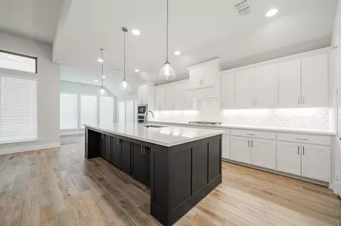 10480 Gray Hills Dr, Fort Worth, TX 76126