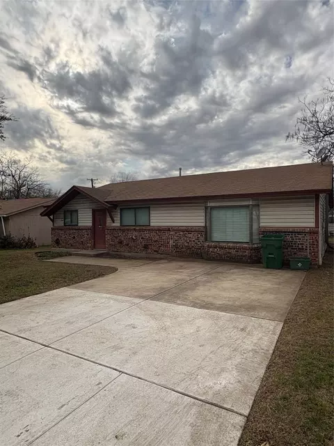 3265 Earle Dr, Haltom City, TX 76117